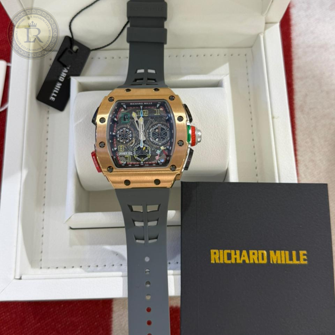 Richard Mille RM65-01 en or rose, avec un bracelet en caoutchouc gris