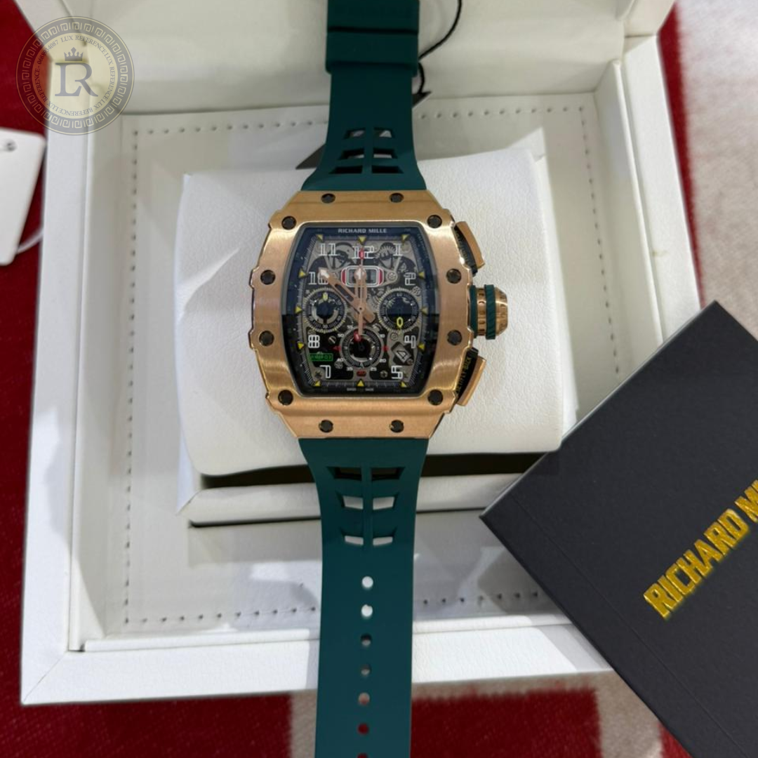 Richard Mille RM 11 dotée d'un boîtier en or rose et d'un bracelet en caoutchouc vert