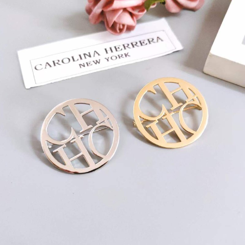 Broche acier CAROLINA HERRERA