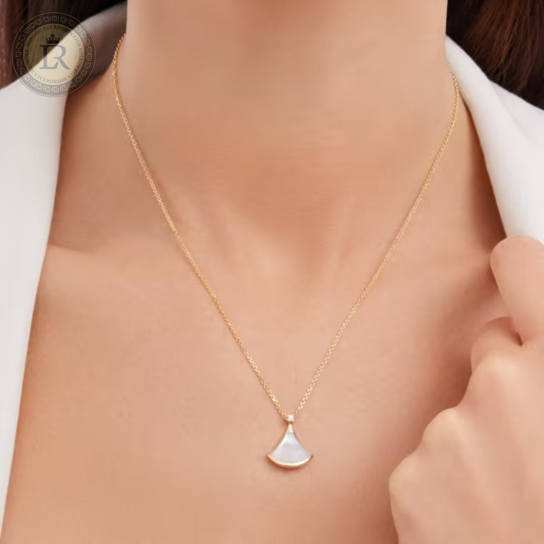 Collier Bvlgari Divas’ Dream Nacre, or jaune