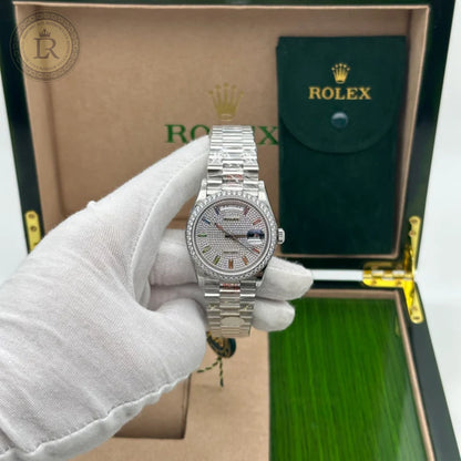 Rolex Day-Date, 36 mm, Or gris, Pavé de diamants