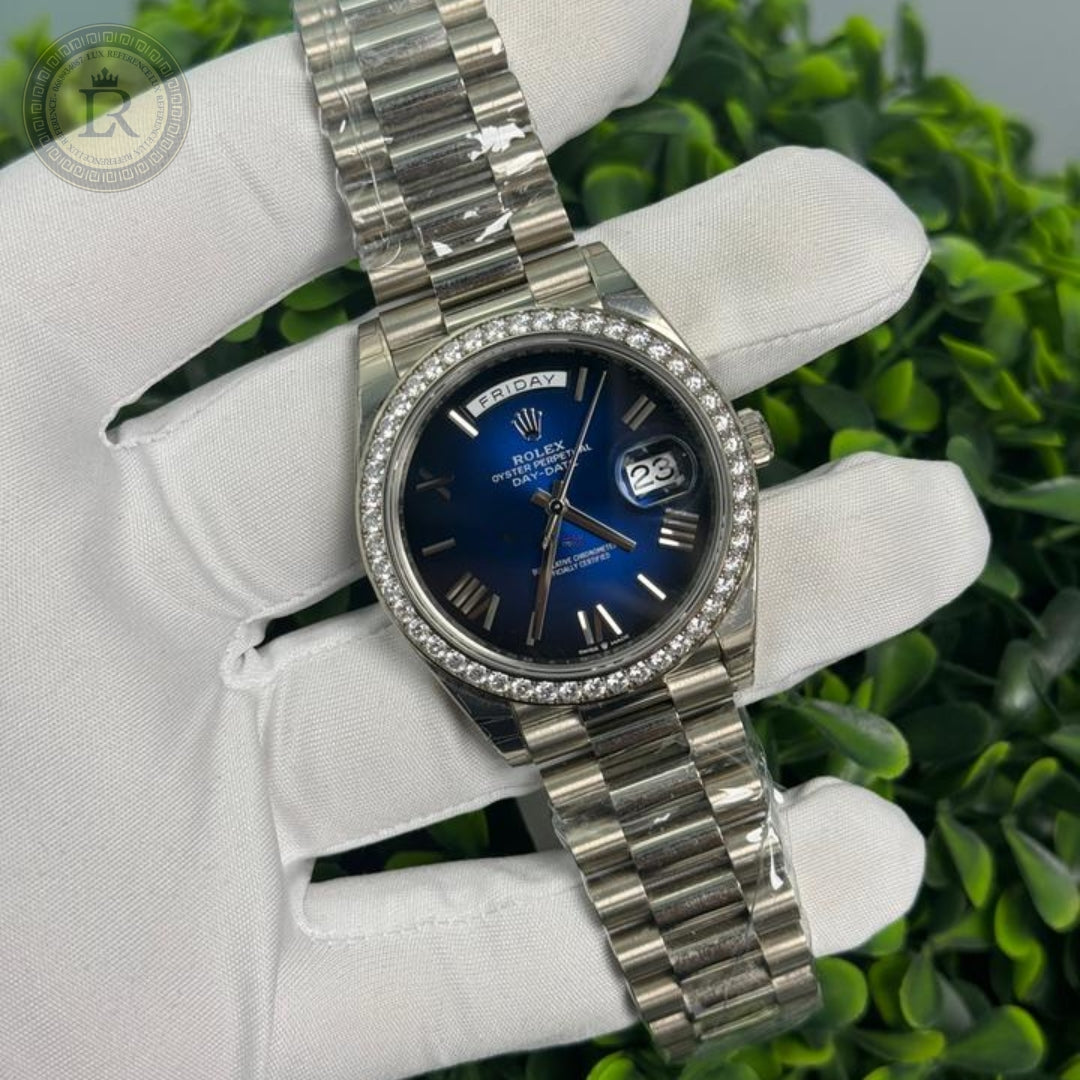 Rolex Day-Date, 36 mm, or gris et diamants, Bleu Ombré