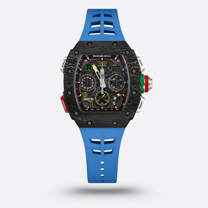 Richard Mille RM 65-01 avec un bracelet en caoutchouc bleu