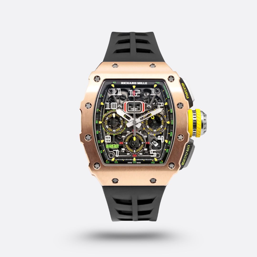 Richard Mille RM 11-03 avec un boîtier en or rose et un bracelet noir