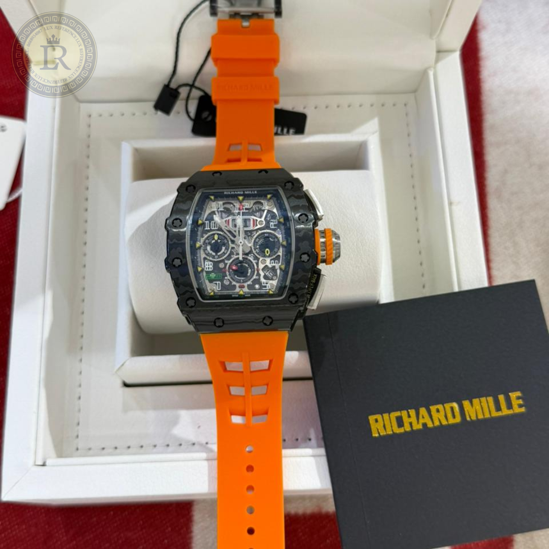 Richard Mille, avec son bracelet en caoutchouc orange vif