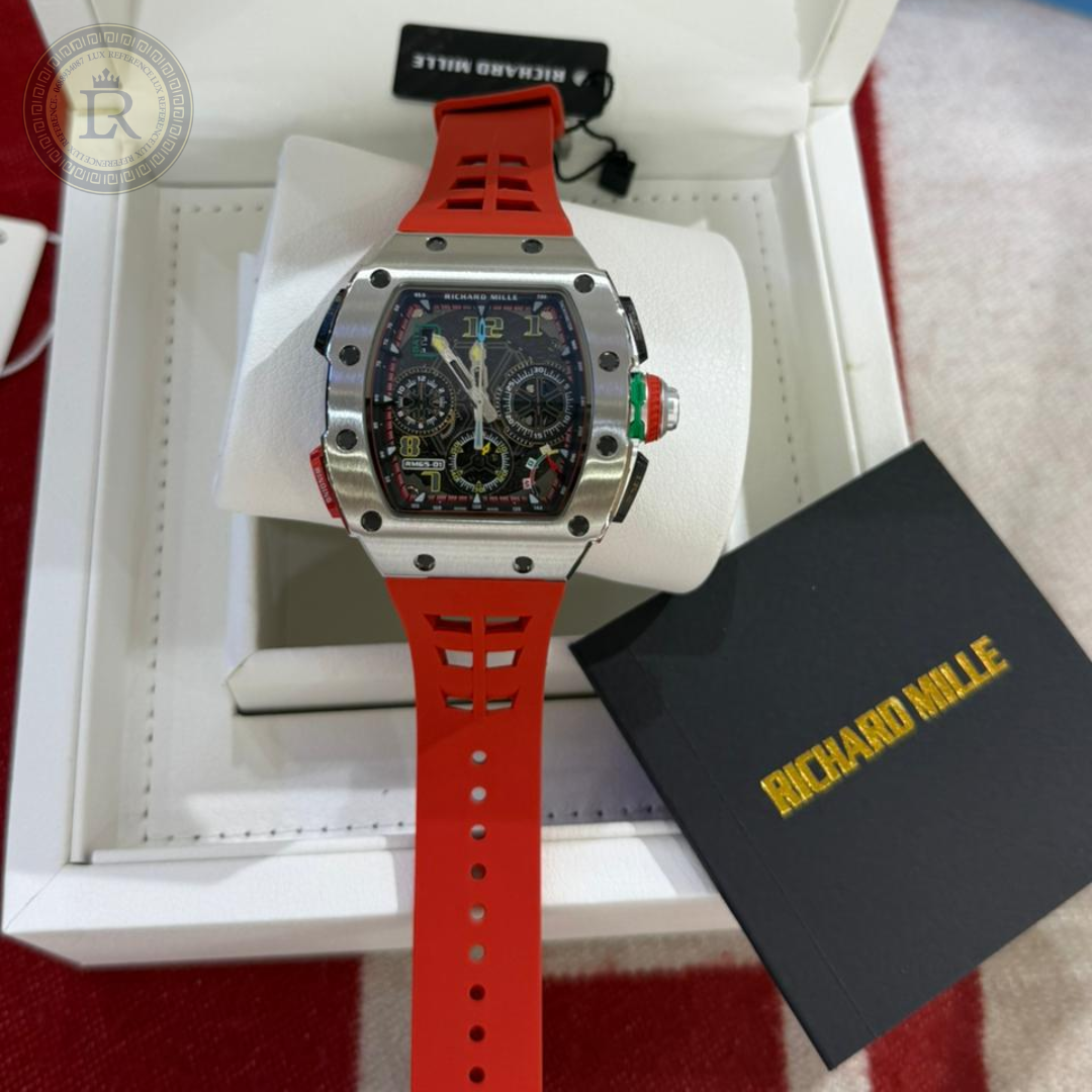 Richard Mille, avec un bracelet rouge