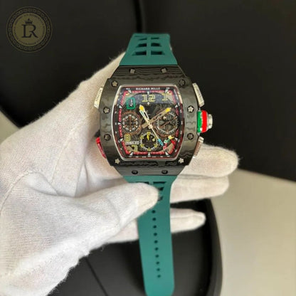 Richard Mille RM 65-01 avec un bracelet en caoutchouc vert
