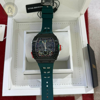 Richard Mille RM 65-01 avec un bracelet en caoutchouc vert