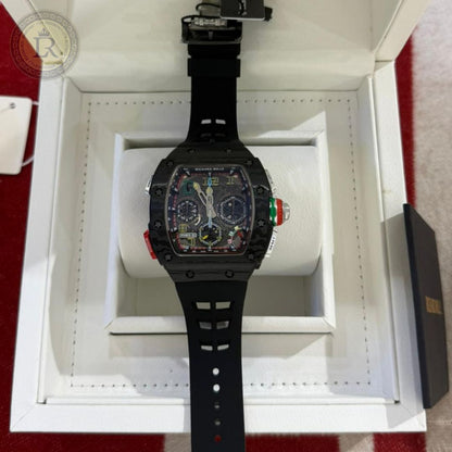 Richard Mille RM 65-01 en carbone avec un bracelet en caoutchouc noir