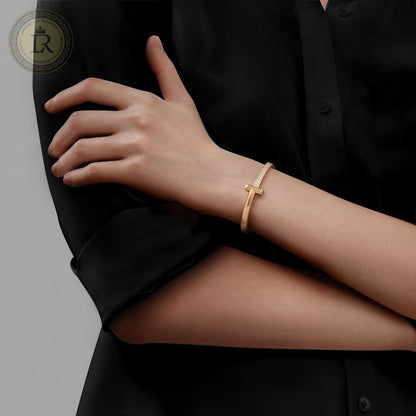 Bracelet Tiffany T orné de diamants en or jaune