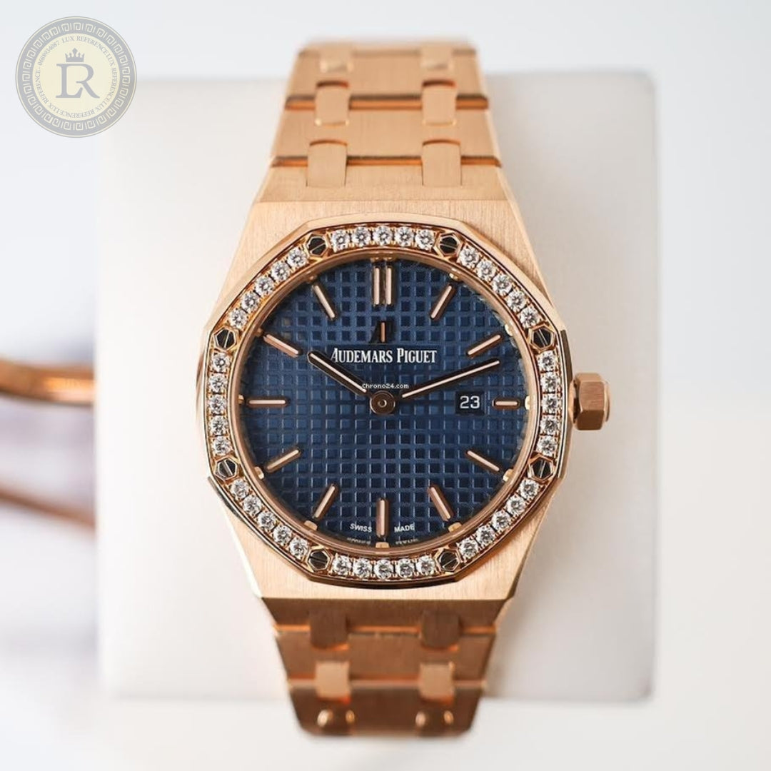 Audemars Piguet Royal Oak Selfwinding, cadran bleu, sertie de diamants.